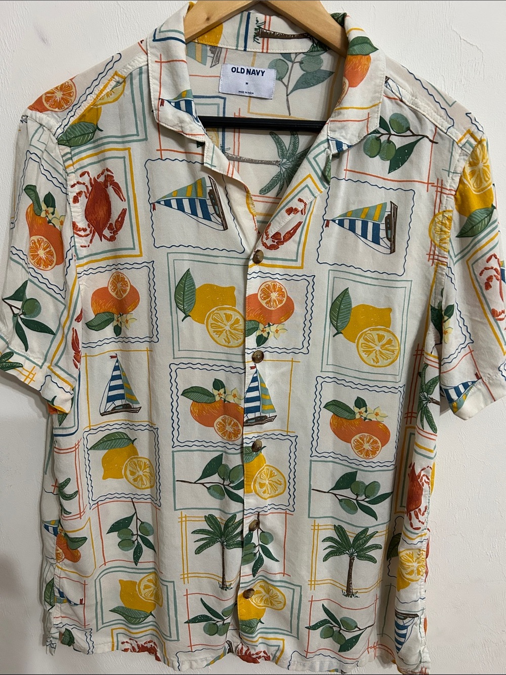 Old Navy Cream Tropical Print Short Sleeve Button-Up Shirt Men’s M